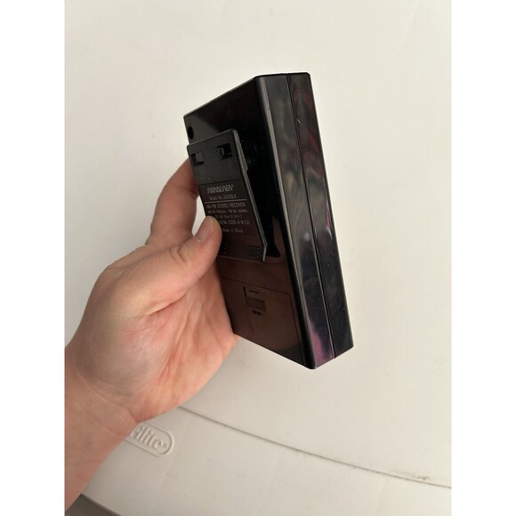 Vintage Retro Soundesign Mini Small Portable AM/FM Radio & Hanging Clip 2020BLK - Picture 5 of 6